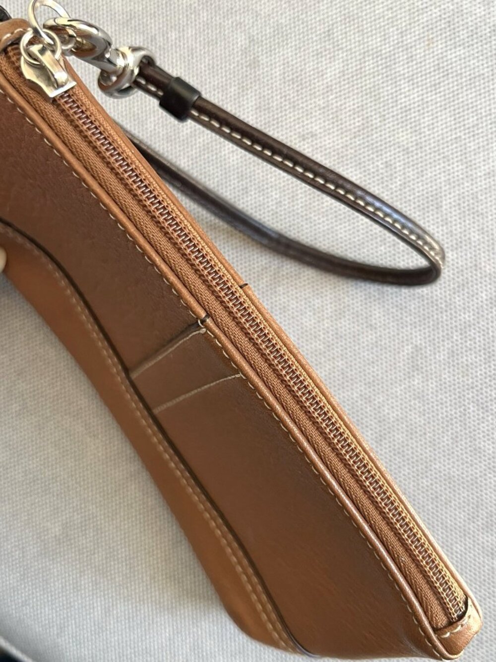 COACH Tan/Brown Leather Wristlet Classic Pebble Finish Zipper Top *Very Clean* - Picture 7 of 7